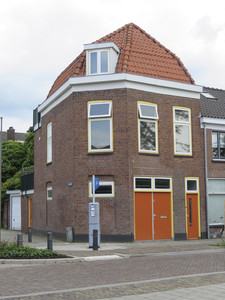 908807 Gezicht op het winkelhoekpand Kerkweg 45 te Utrecht, met links de Tiendstraat.N.B. bouwjaar: 19201925 / 1930 / ...